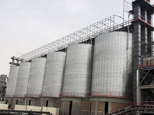 Spiral silos for cement storage