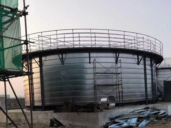 Spiral silos for wastewater storage